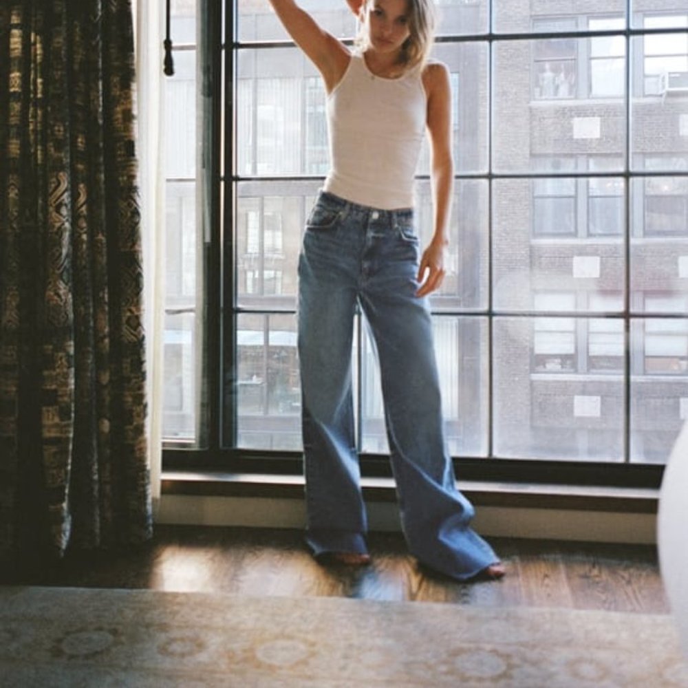 Zara Wide Leg Jeans Size 2 - Raw Hem!